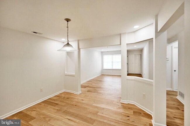 Photo - 302 Weston Ln