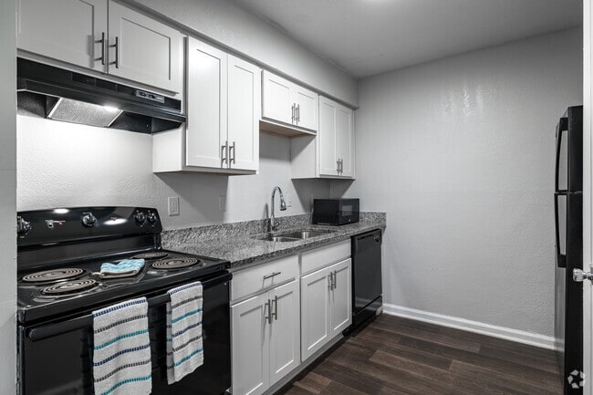 1BR, 1BA - 700SF - Kitchen - The Clara