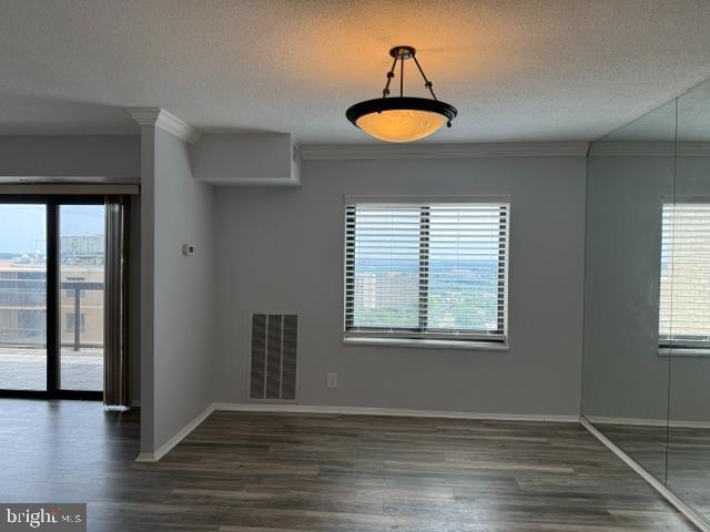 Photo - 307 Yoakum Pkwy Unit 1825