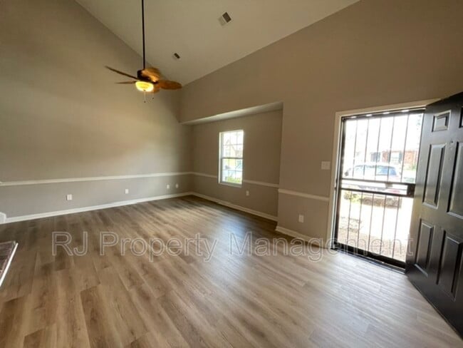 Photo - 6913 Snyder Rd