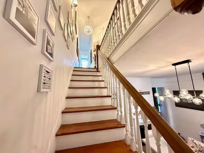 Photo - 1525 Melpomene St