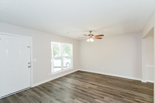 Photo - 300 N Meade Dr