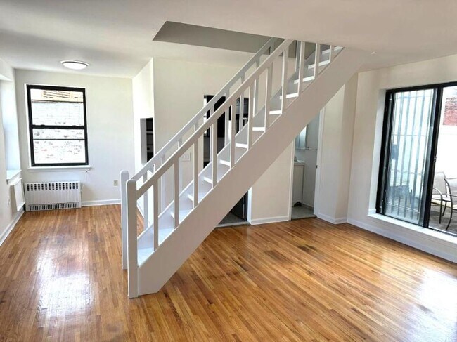 Photo - 2 bedroom in New York NY 10019 Unidad 4B Rental