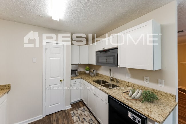 Photo - 1324 Royalty Dr