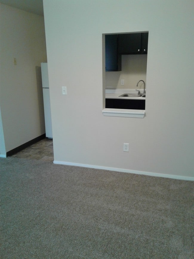 entry to kitchen