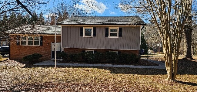 Photo - 1010 Lewisville Clemmons Rd