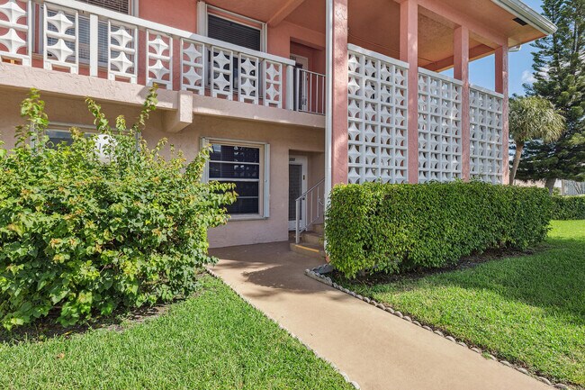 Building Photo - 1421 NW 20th Ave Unit 104