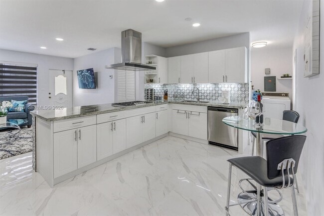 Photo - 980 W 45th Pl