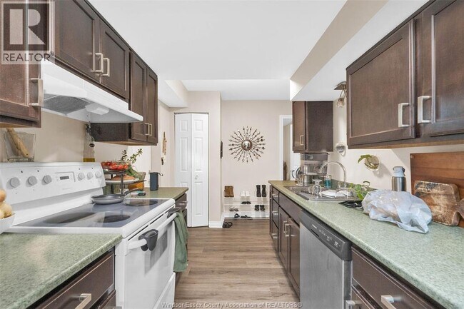 Photo - 4851 Matchett Rd