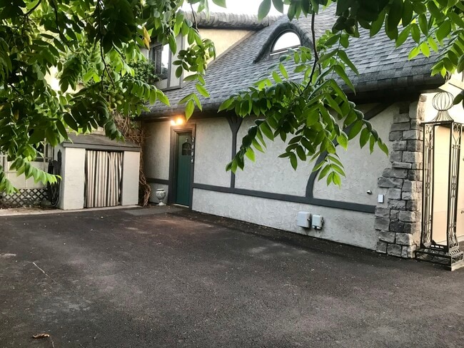 Photo - 2004 NE 8th St