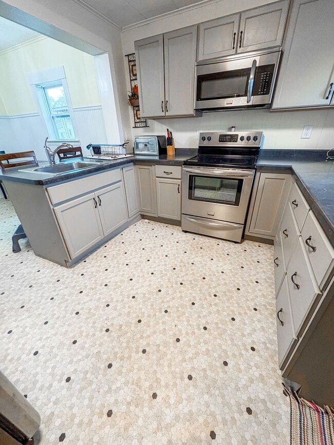 Building Photo - Charming 2 Bedroom Single-Family Home with Garage in Tomah