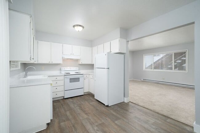 Building Photo - Remodeled 2 bedroom! $500 VISA GIFTCARD AT...