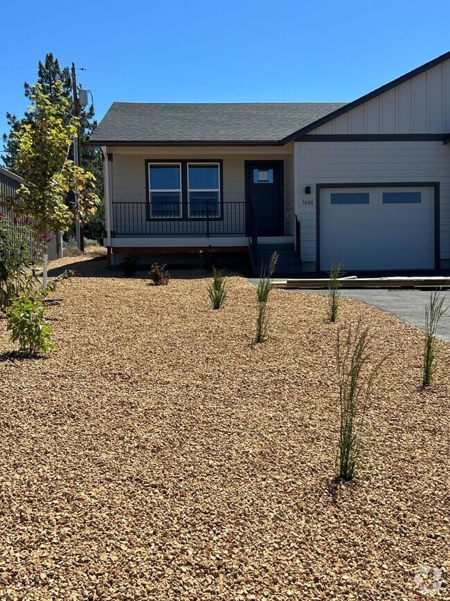 Building Photo - Brand New 2 Bedroom / 2 Bathroom Duplex in... Rental