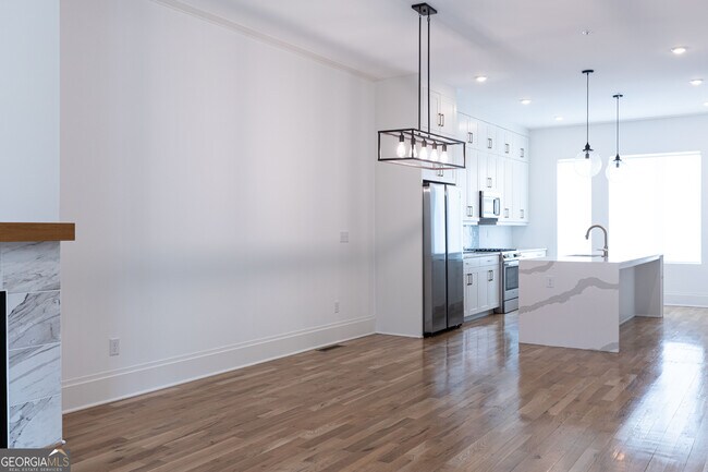 Photo - 1836 Memorial Dr SE