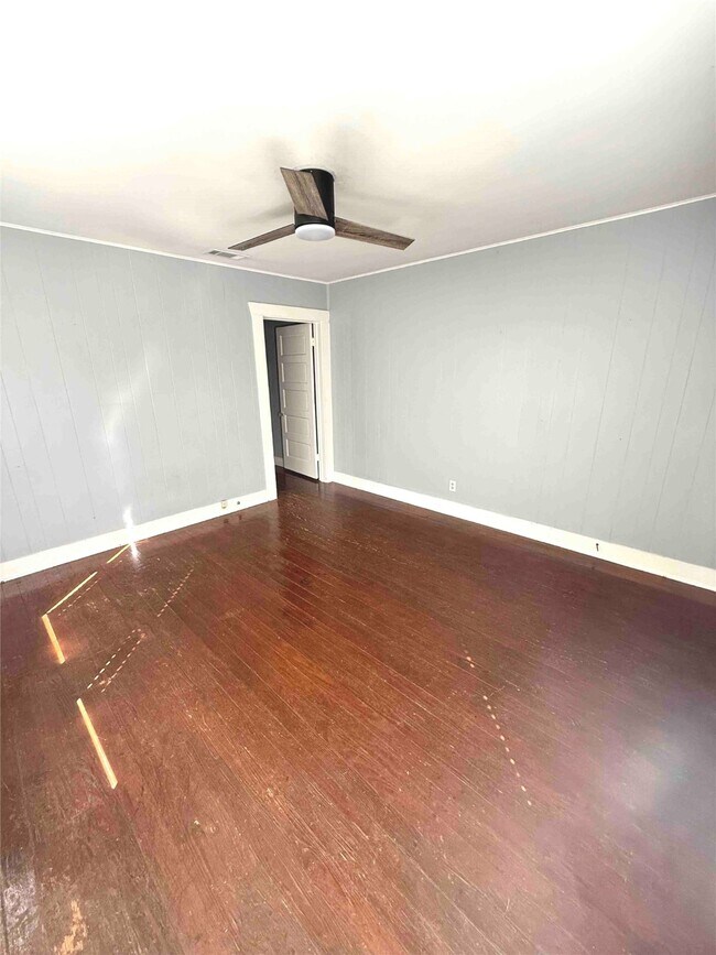 Photo - 911 Harvard St