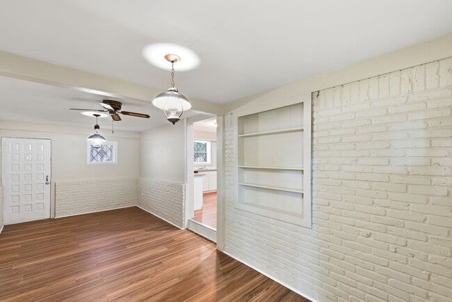 Photo - 1434 Marleen St