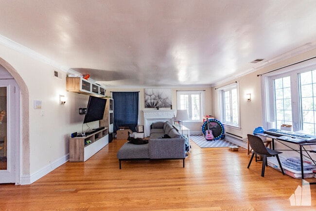 Photo - 2029 W Jarvis Ave Unit 2