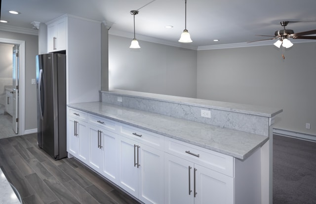 Quartz Countertops/Shaker Cabinets - Fairfield Townhouses at Westhampton