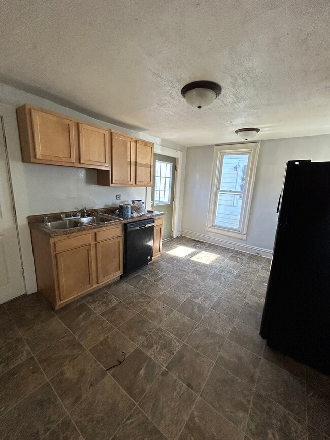 Photo - 732 Scott Ave