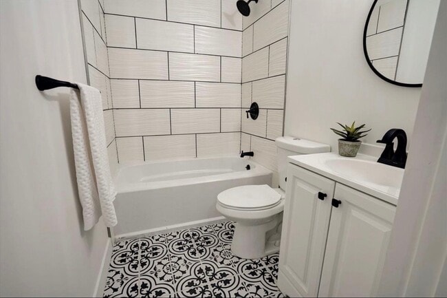 Photo - 455 E Mountain View Dr Unit Upstairs