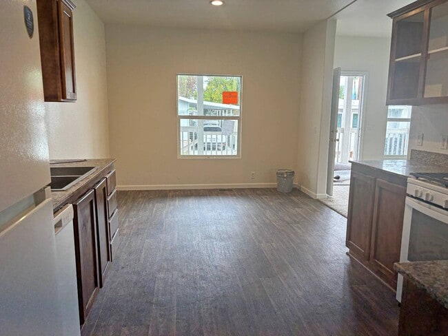 Photo - 220 S Elk St