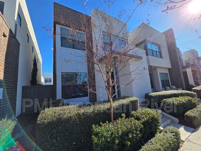 Building Photo - 133 Fischbacher St