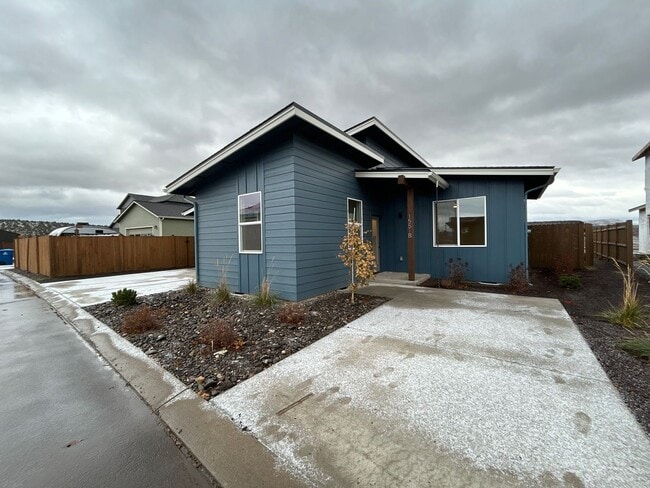 Building Photo - Single Level 1 Bedroom / 1 Bathroom Home