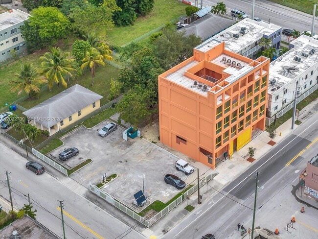 Building Photo - 123 NW 14th St Unit 201