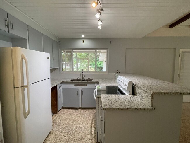 Photo - 6346 Beechwood Ave Unidad Main house