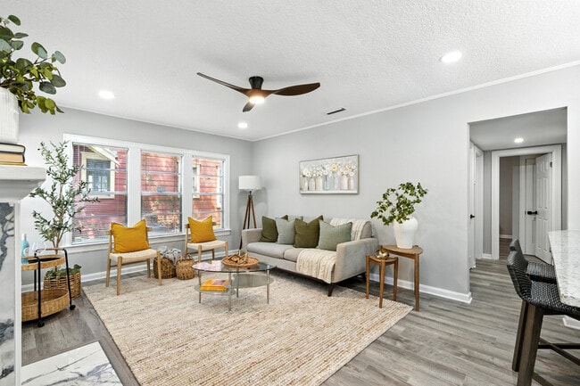 Photo - 2039 Dellwood Ave