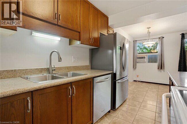 Photo - 793 Colborne St Unit 114