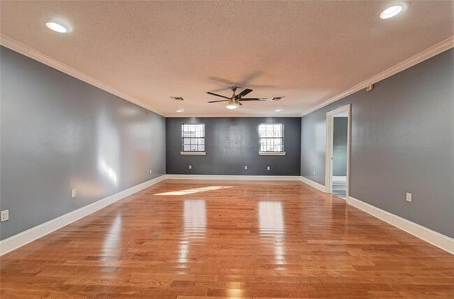 Photo - 5923 General Haig St