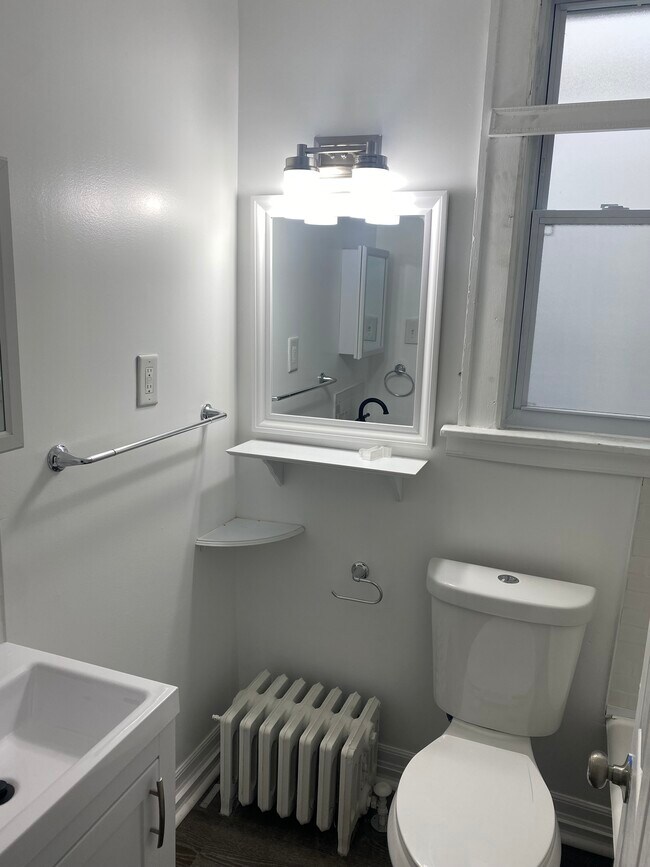 566 Lincoln Ave Unit 2