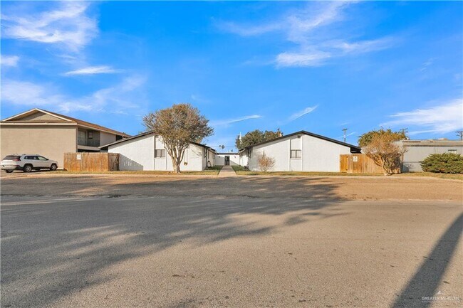 Photo - 25 Fern Ave W