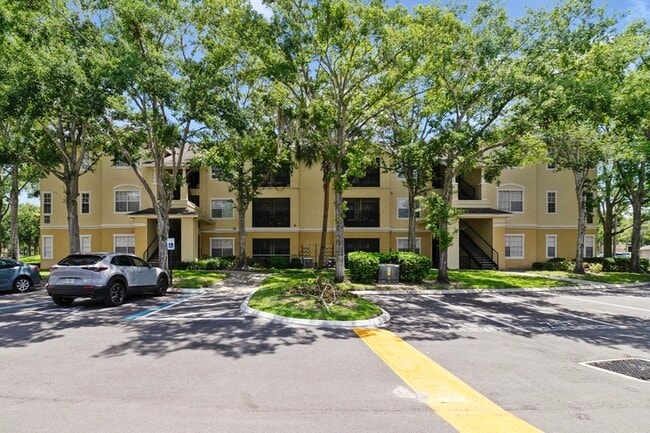 Building Photo - 2612 Robert Trent Jones Dr Unit Apt 736