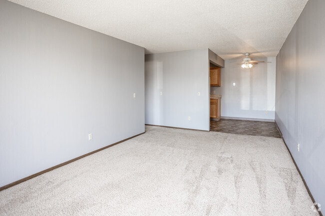 1BR, 1BA - 672 SF