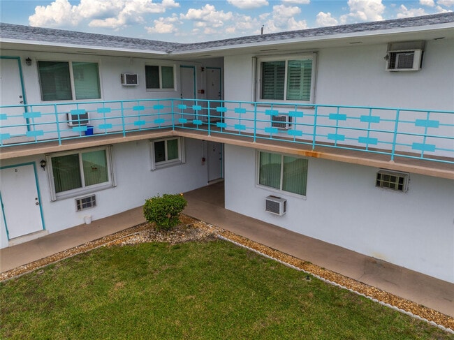 Building Photo - 3525 Tyler St Unit 9