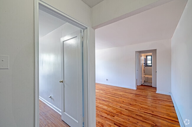 1BR, 1BA -700 SF - Kitchen & Living Room