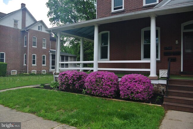 Photo - 330 Broad St House