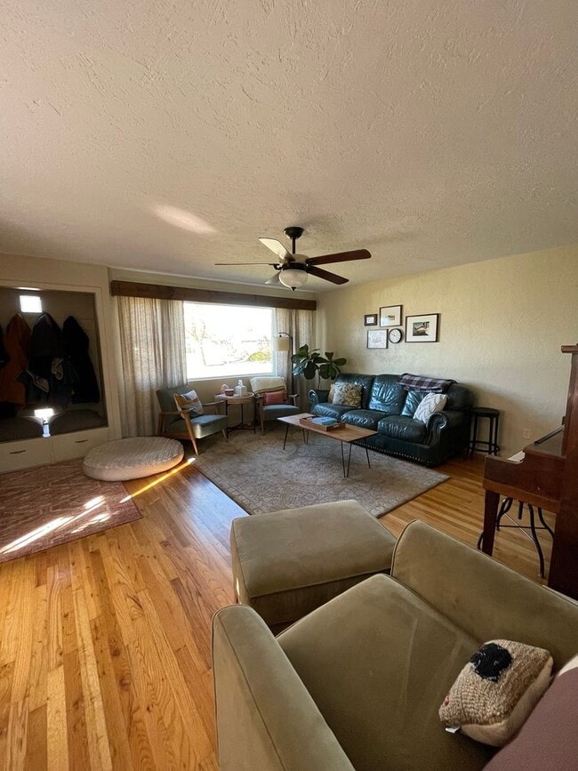 Photo - CHARMING HOME IN GREAT LOCATION!