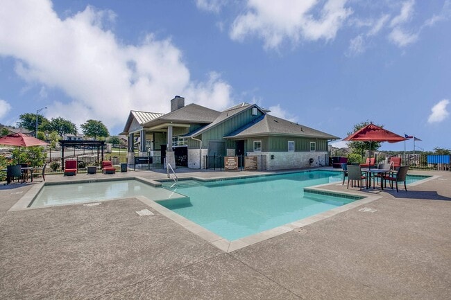 Sparkling Pool - Overlook at Stone Oak Park Apartments