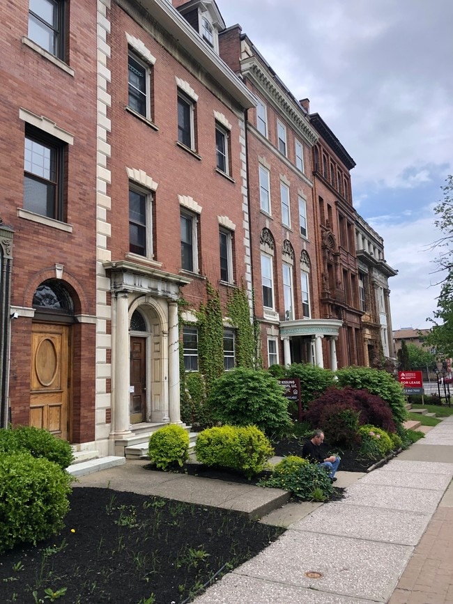 Building Photo - 479 Delaware Ave