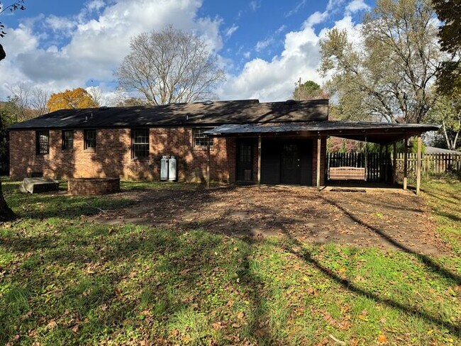 Photo - 2313 Lynn Rd NW