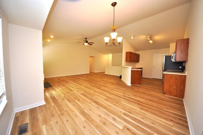Building Photo - Beautiful Renovated 3 Bedroom 3 Bathroom i... Unit 59