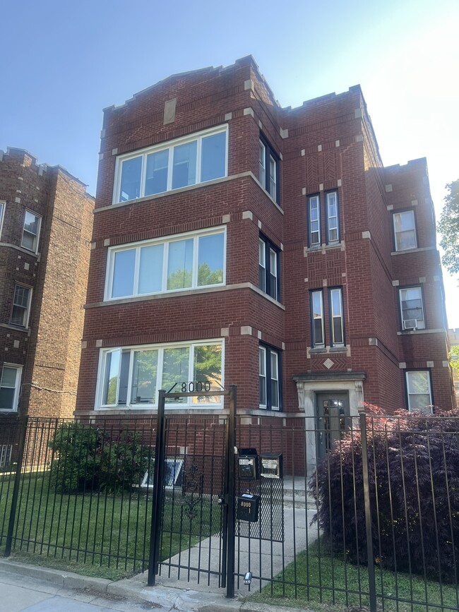 Photo - 8000 S Champlain Ave Apartments