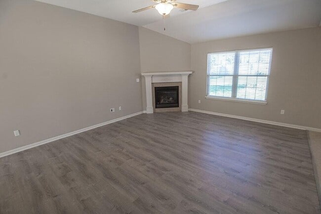 Photo - 209 Jackal Dr