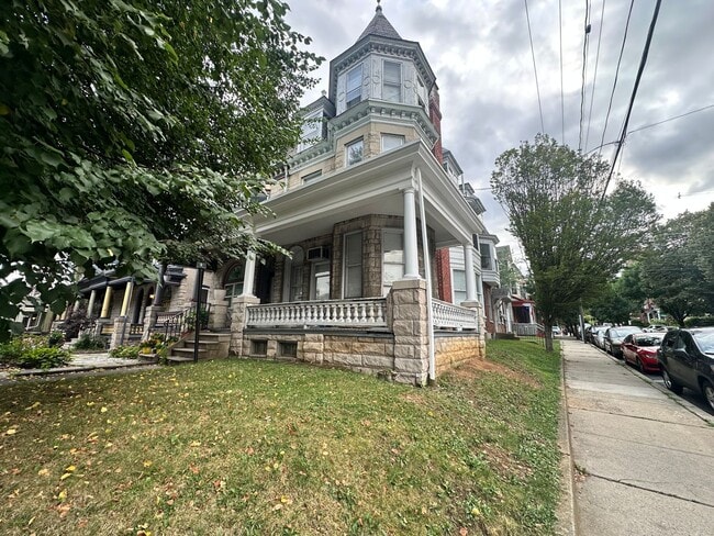 Building Photo - 832 N 5th St Unit 1