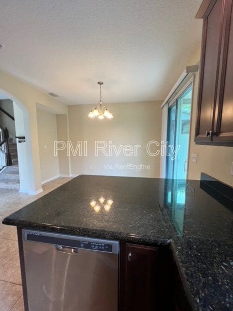 Photo - 46 Paradas Pl