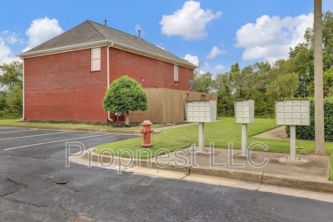 Photo - 840 Barrington Woods Cove