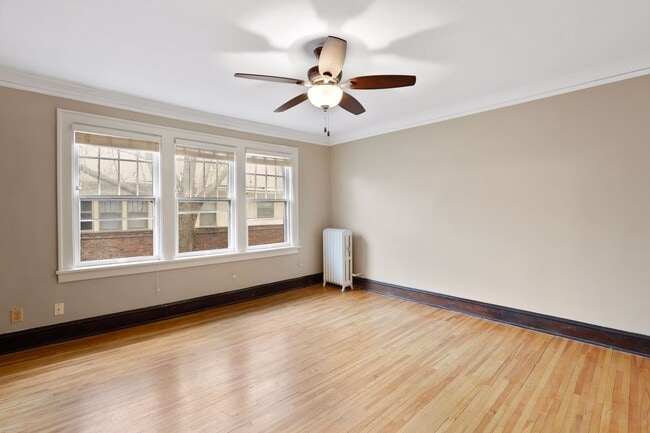 Photo - 1598 Charles